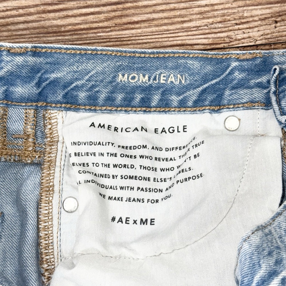 American Eagle Mom Jeans Womens Size 4 Distressed Ripped Light Wash Denim - Picture 6 of 10
